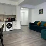 Luxury Near Coresi Mall By Glam Apartment