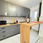 Apartment Luxury Near Coresi Mall By Glam