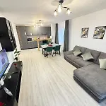 Luxury Near Coresi Mall By Glam Apartment Brasov