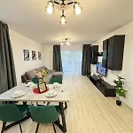 Luxury Near Coresi Mall By Glam Apartment Brasov