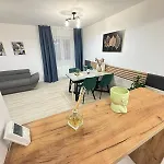 Apartment Luxury Near Coresi Mall By Glam *