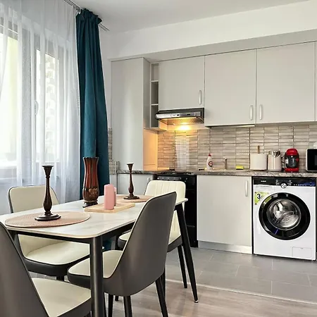 Luxury Near Coresi Mall By Glam