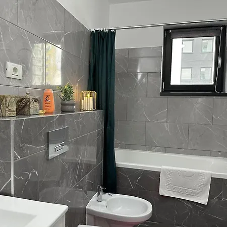 Luxury Near Coresi Mall By Glam Апартаменты