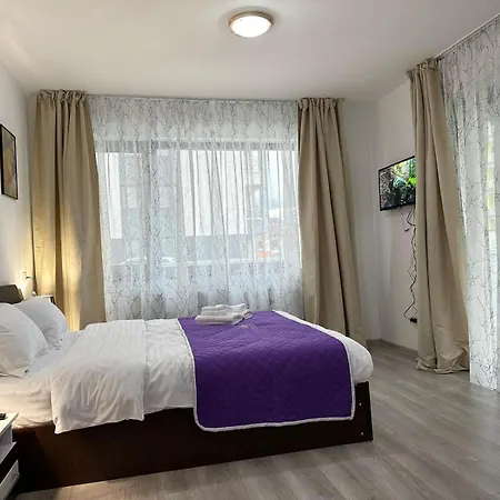 Апартаменты Luxury Near Coresi Mall By Glam *