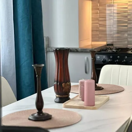 Апартаменты Luxury Near Coresi Mall By Glam *