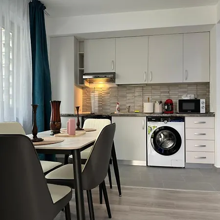 Luxury Near Coresi Mall By Glam Апартаменты *