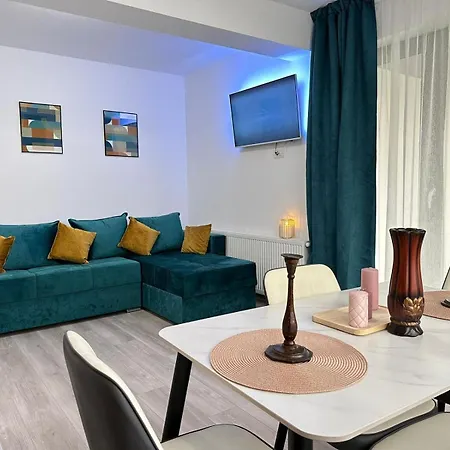 Апартаменты Luxury Near Coresi Mall By Glam