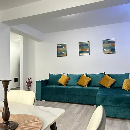 Luxury Near Coresi Mall By Glam Апартаменты *