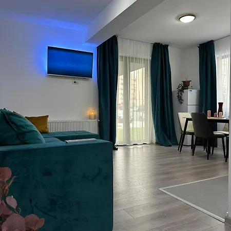 Luxury Near Coresi Mall By Glam Apartment