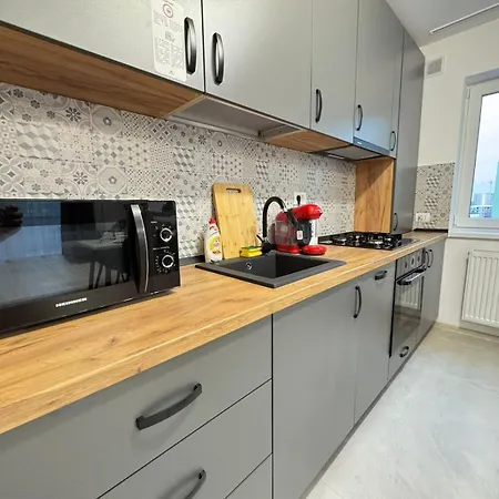 Luxury Near Coresi Mall By Glam Апартаменты