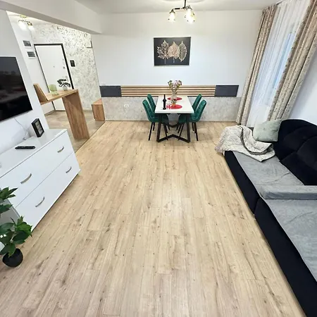 Luxury Near Coresi Mall By Glam Apartment