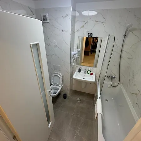 Luxury Near Coresi Mall By Glam Брашов