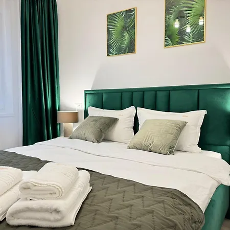 Apartman Luxury Near Coresi Mall By Glam - Parking Option *