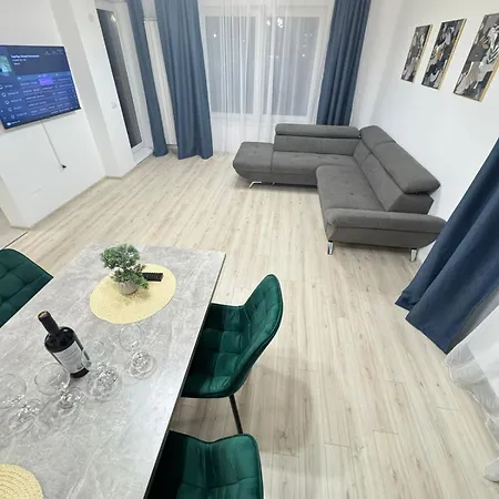 Luxury Near Coresi Mall By Glam - Parking Option Appartement