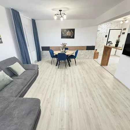 Luxury Near Coresi Mall By Glam - Parking Option