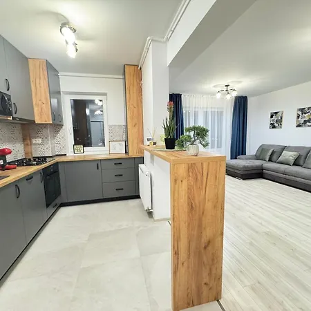 Luxury Near Coresi Mall By Glam - Parking Option *