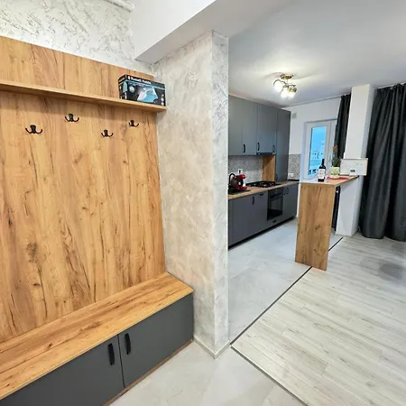 Luxury Near Coresi Mall By Glam - Parking Option
