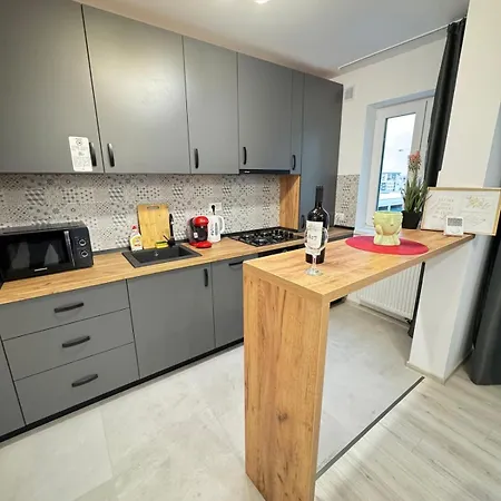 Luxury Near Coresi Mall By Glam - Parking Option Apartman Brassó
