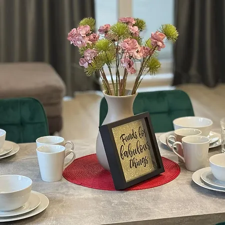 Luxury Near Coresi Mall By Glam - Parking Option
