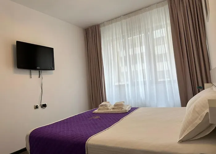 Luxury Near Coresi Mall By Glam Apartamento *