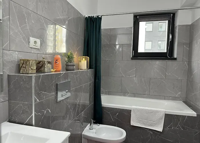 Luxury Near Coresi Mall By Glam Apartamento