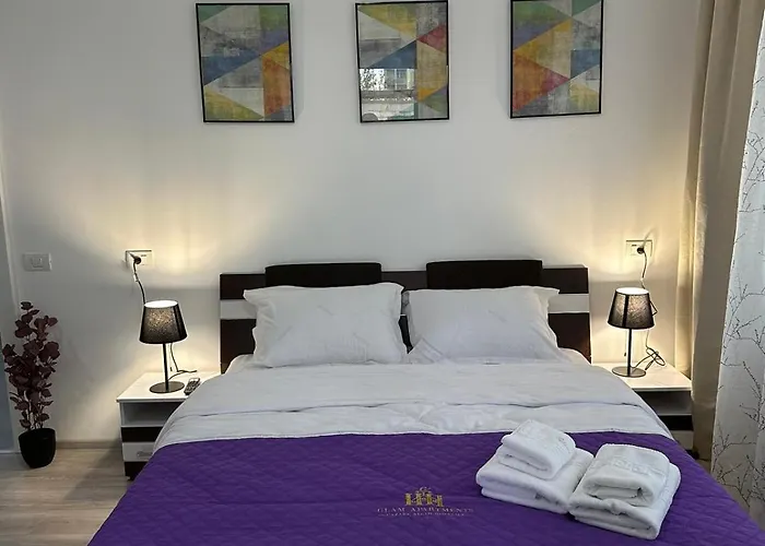 Luxury Near Coresi Mall By Glam 公寓