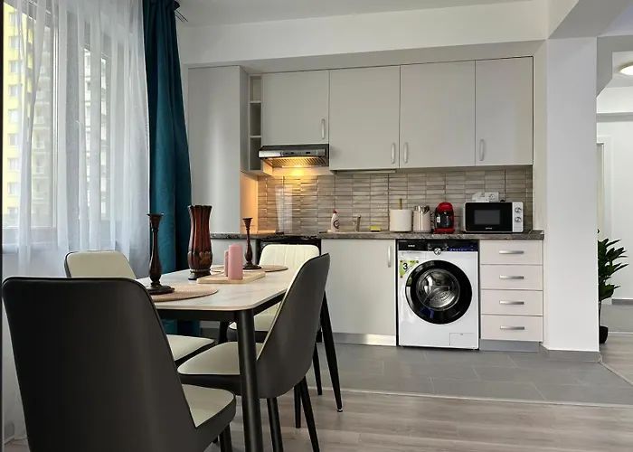 Luxury Near Coresi Mall By Glam Apartamento *