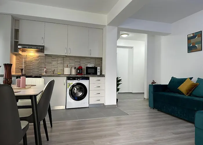 Luxury Near Coresi Mall By Glam Apartamento *