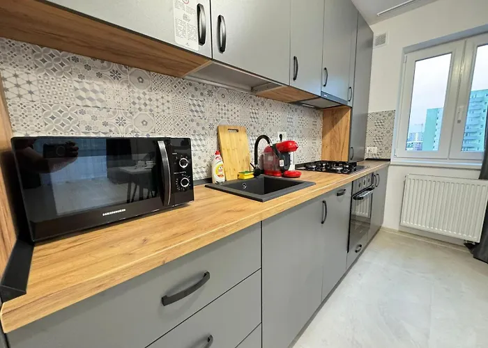 Luxury Near Coresi Mall By Glam Apartamento