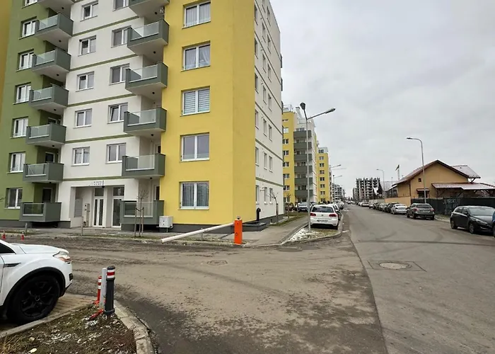 Luxury Near Coresi Mall By Glam 公寓