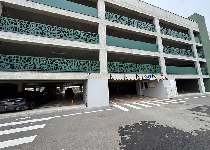 Apartamento Luxury Near Coresi Mall By Glam